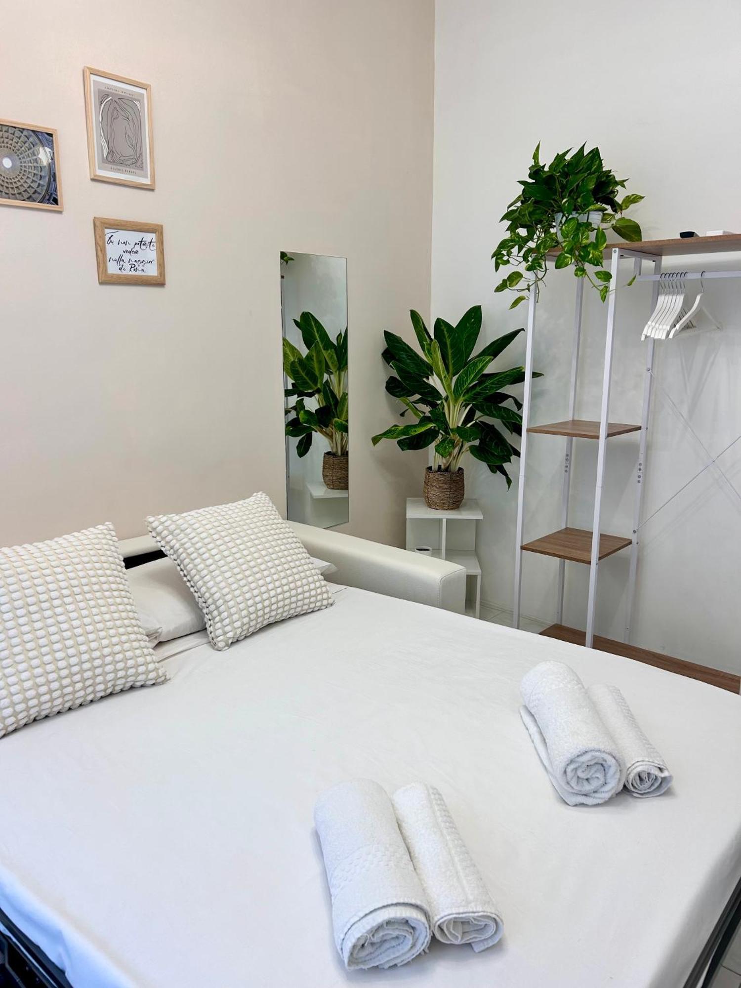 2Br Flat By Metro - 6Min To Colosseo - Full Kitchen - Wi-Fi - A-C Ferienhaus